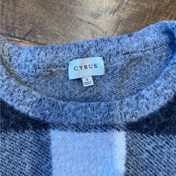 Cyrus Cozy Buffalo Print Sweater - Picture 3 of 3